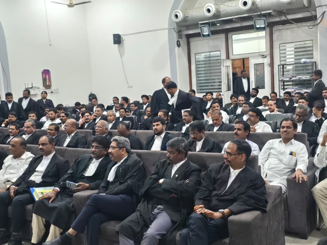 అడ్వకేట్‌పై కక్షతో కత్తి దూసిన ఘటన